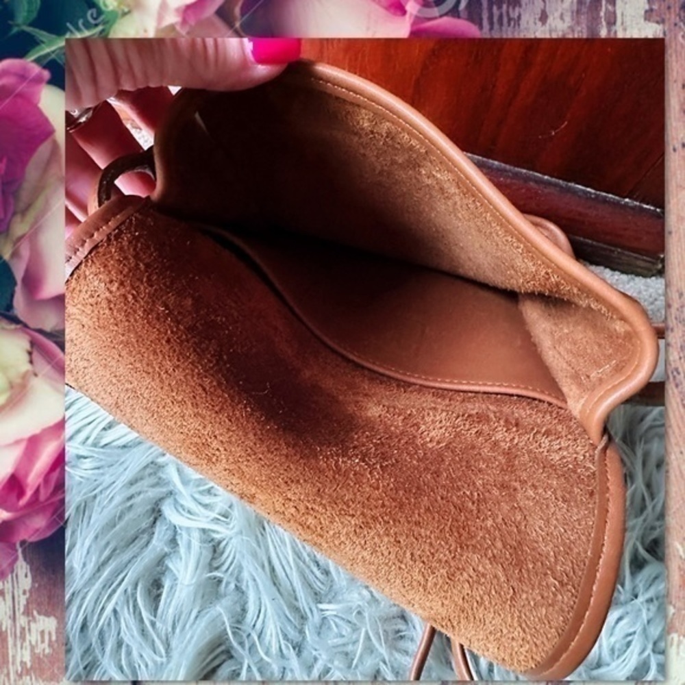 VINTAGE COACH BRITISH TAN COMPACT POUCH CROSSBODY BAG 
Style # 9620 - Picture 14 of 17
